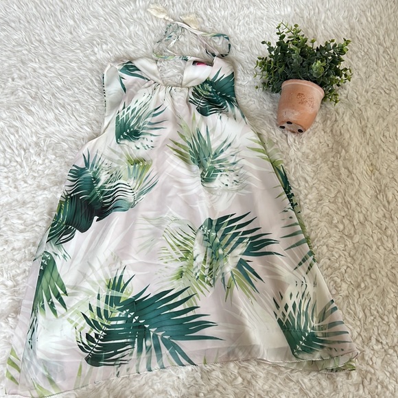 Vince Camuto Sleeveless Sunlit Palm Blouse - Picture 3 of 5